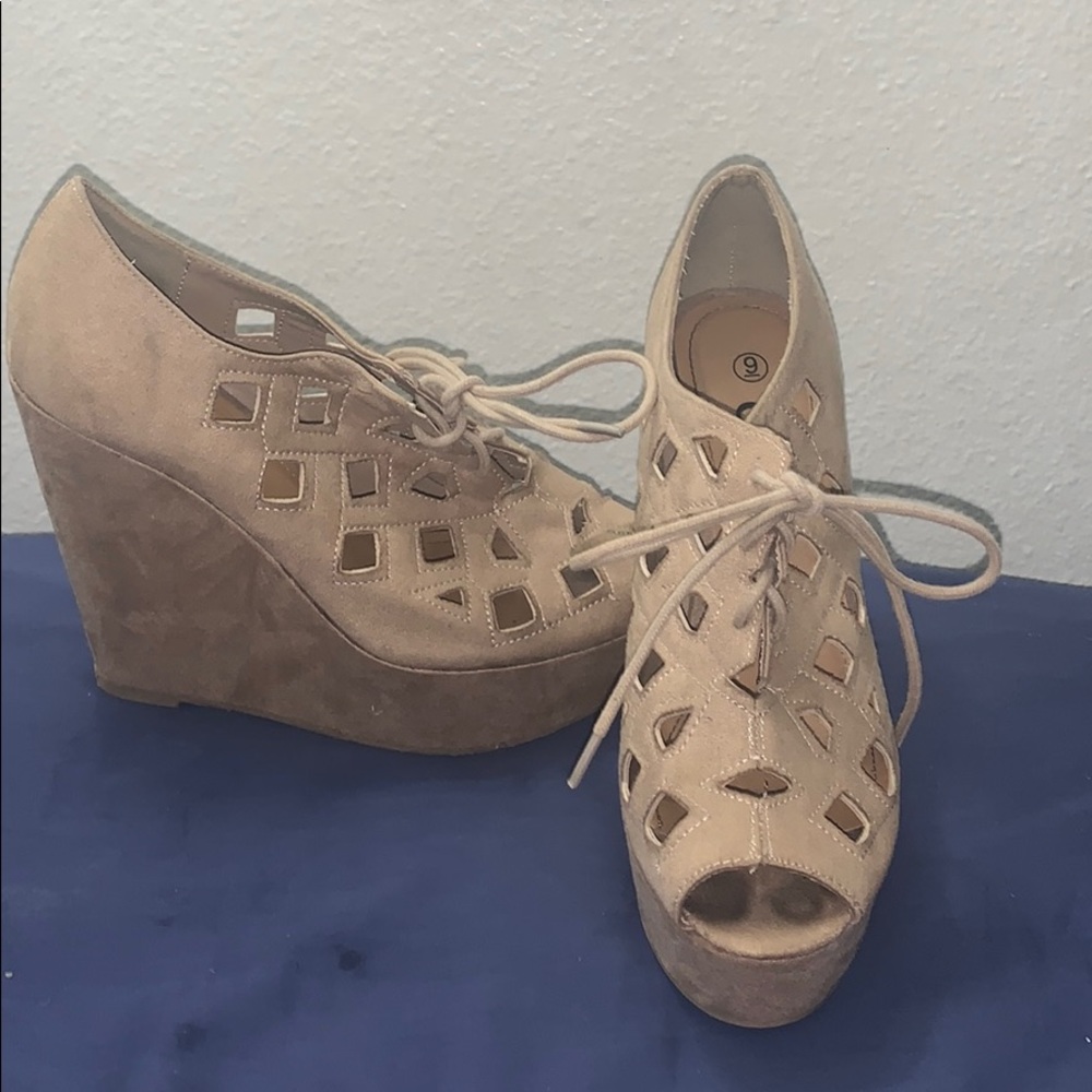 Tan cut out wedges